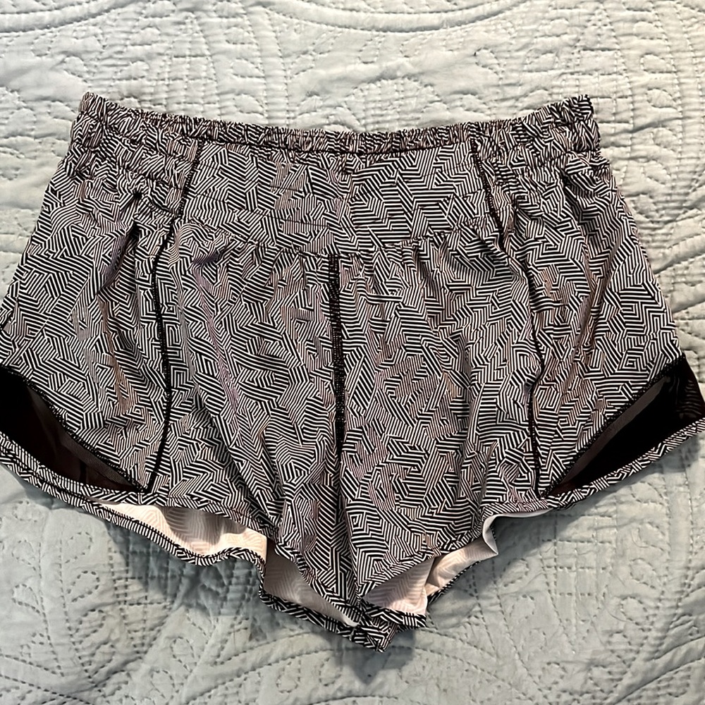 Lululemon SeaWheeze 2020 hottie hot shorts, size 10